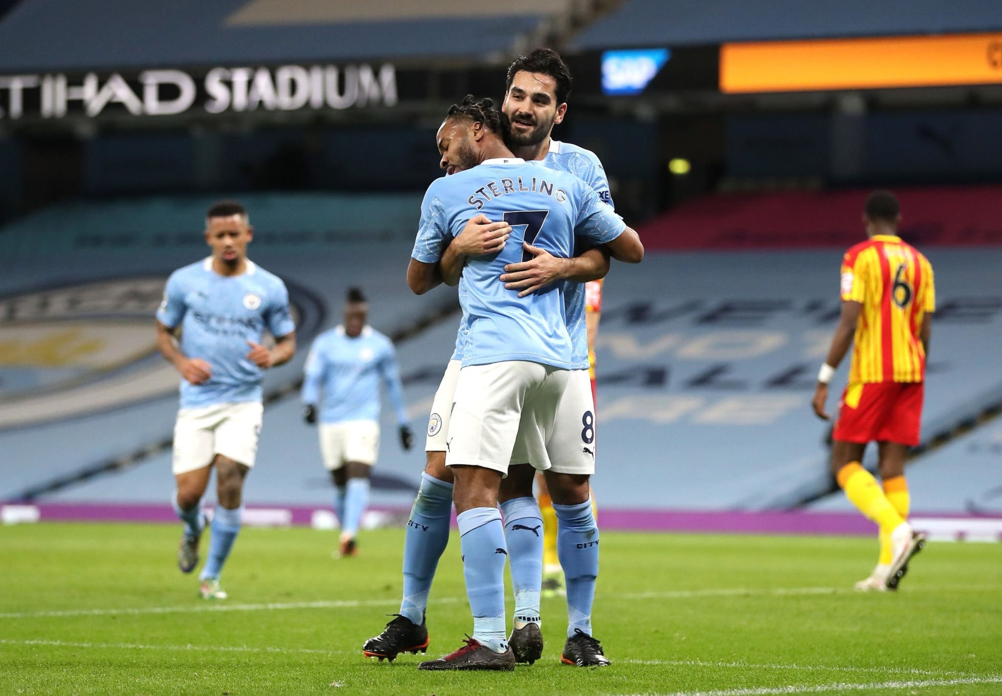 尽管对手遭 尽管对手遭