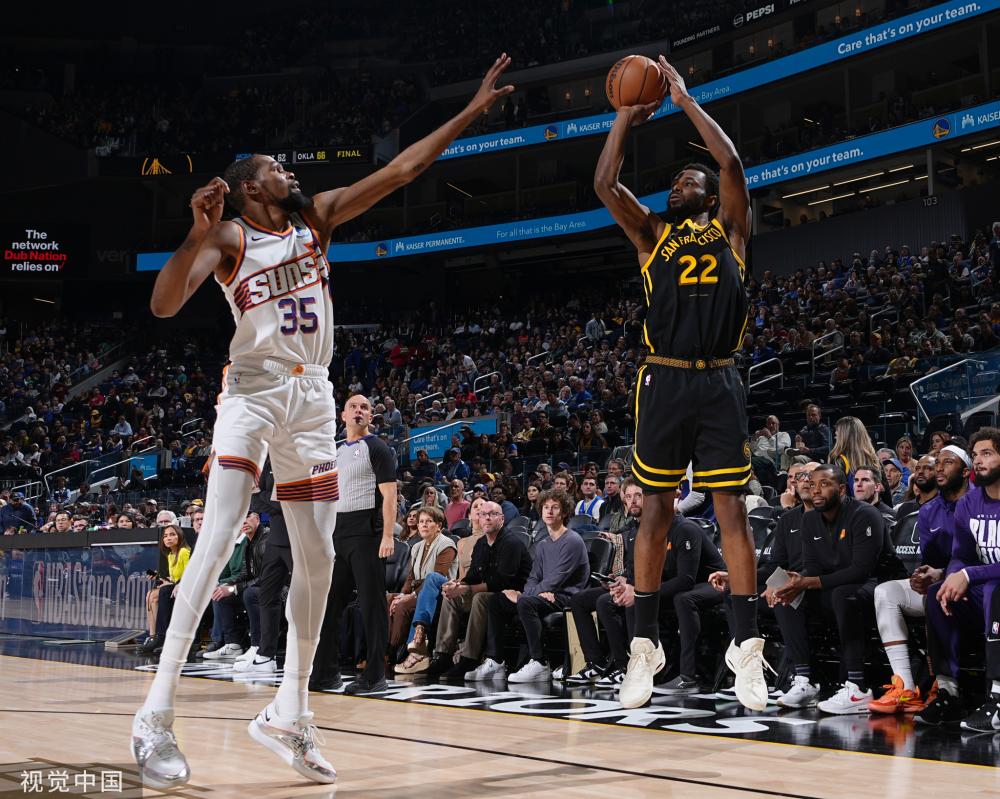 球员中脱颖 球员中脱颖